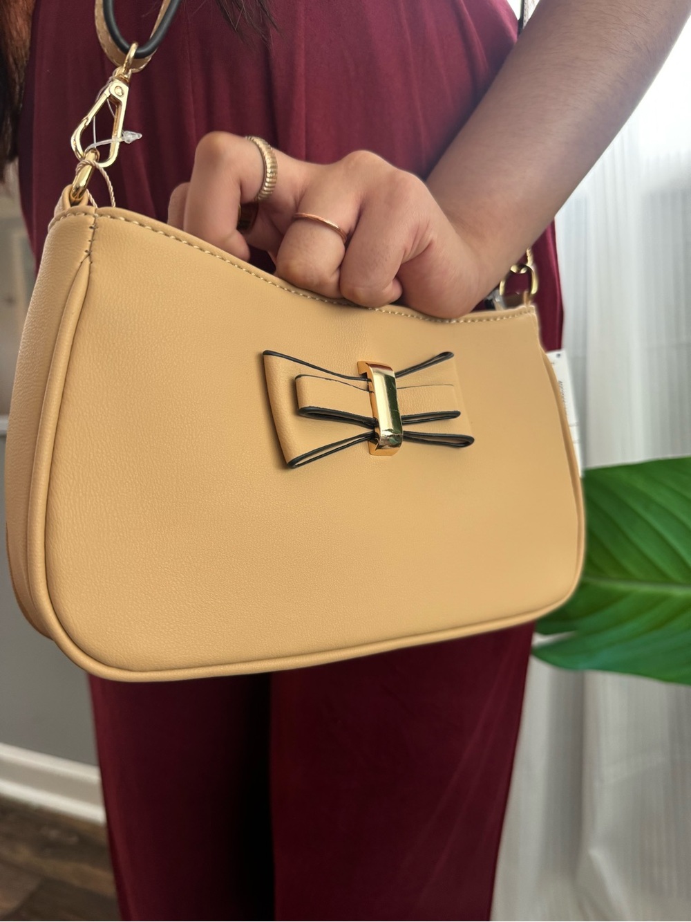 Elegant Cream Bow-Accent Crossbody Bag with Gold Hardware